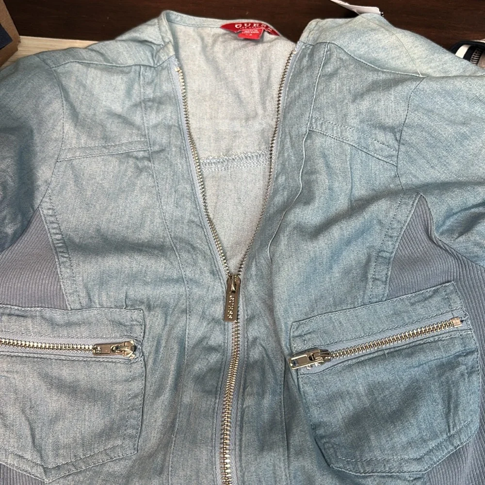 NWOT Guess Light Blue zipper short sleeve top size XS - Picture 3 of 9